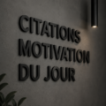 Un joli carnet d'inspiration avec des citations motivantes écrites à la main.