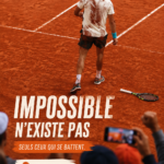 Un chemin montagneux symbolise le parcours vers l'impossible. Les défis sont surmontés avec détermination.