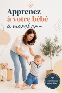 Un bébé souriant tentant de faire ses premiers pas dans un environnement sécurisé.