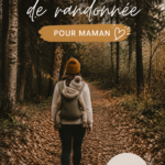 Maman et enfant en randonnée dans la nature, souriant et heureux