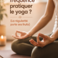 Femme pratiquant le yoga dans un parc ensoleillé, symbolisant une routine de bien-être régulier.
