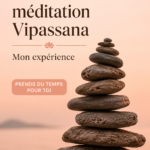 Une femme méditant paisiblement lors d'une retraite Vipassana en pleine nature.