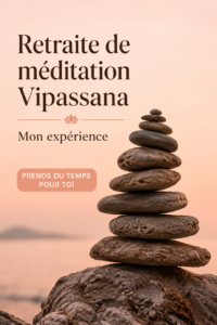 Une femme méditant paisiblement lors d'une retraite Vipassana en pleine nature.