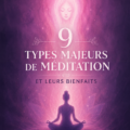 Femme méditant paisiblement dans un cadre naturel.