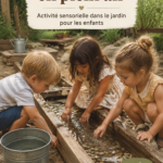 Des enfants s'amusent avec des jeux d'eau dans le jardin pendant une journée ensoleillée.