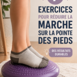 Un enfant exerçant des mouvements pour corriger sa marche sur les orteils.