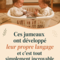 Deux jumeaux en train de jouer ensemble, illustrant leur connexion unique et leur langage inventé.