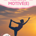 Femme en pleine séance d'exercice motivée et souriante