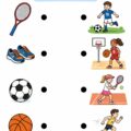 Femme pratiquant des exercices de sport à la maison avec des objets quotidiens