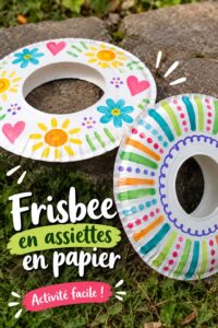 Un frisbee coloré fait d'une assiette en papier, prêt à être lancé dans le jardin